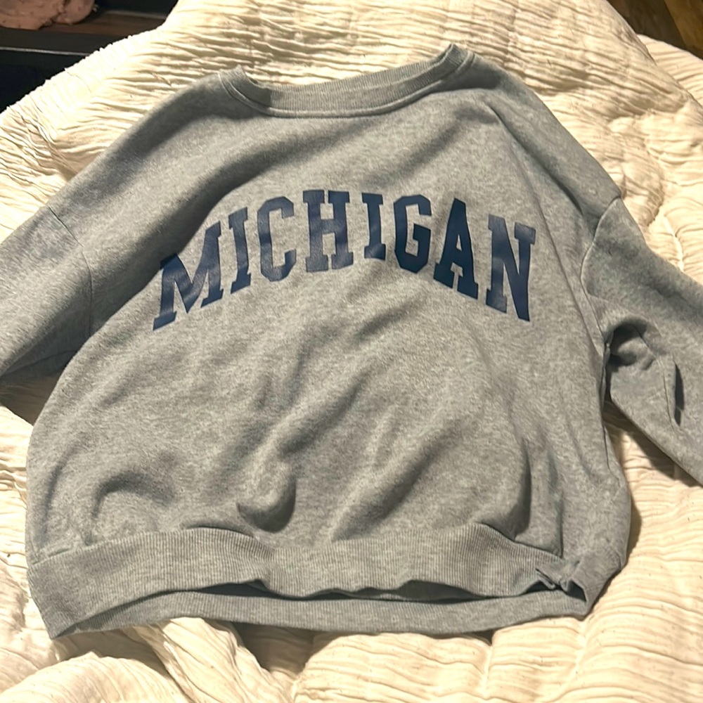 Light Weight Crew Neck